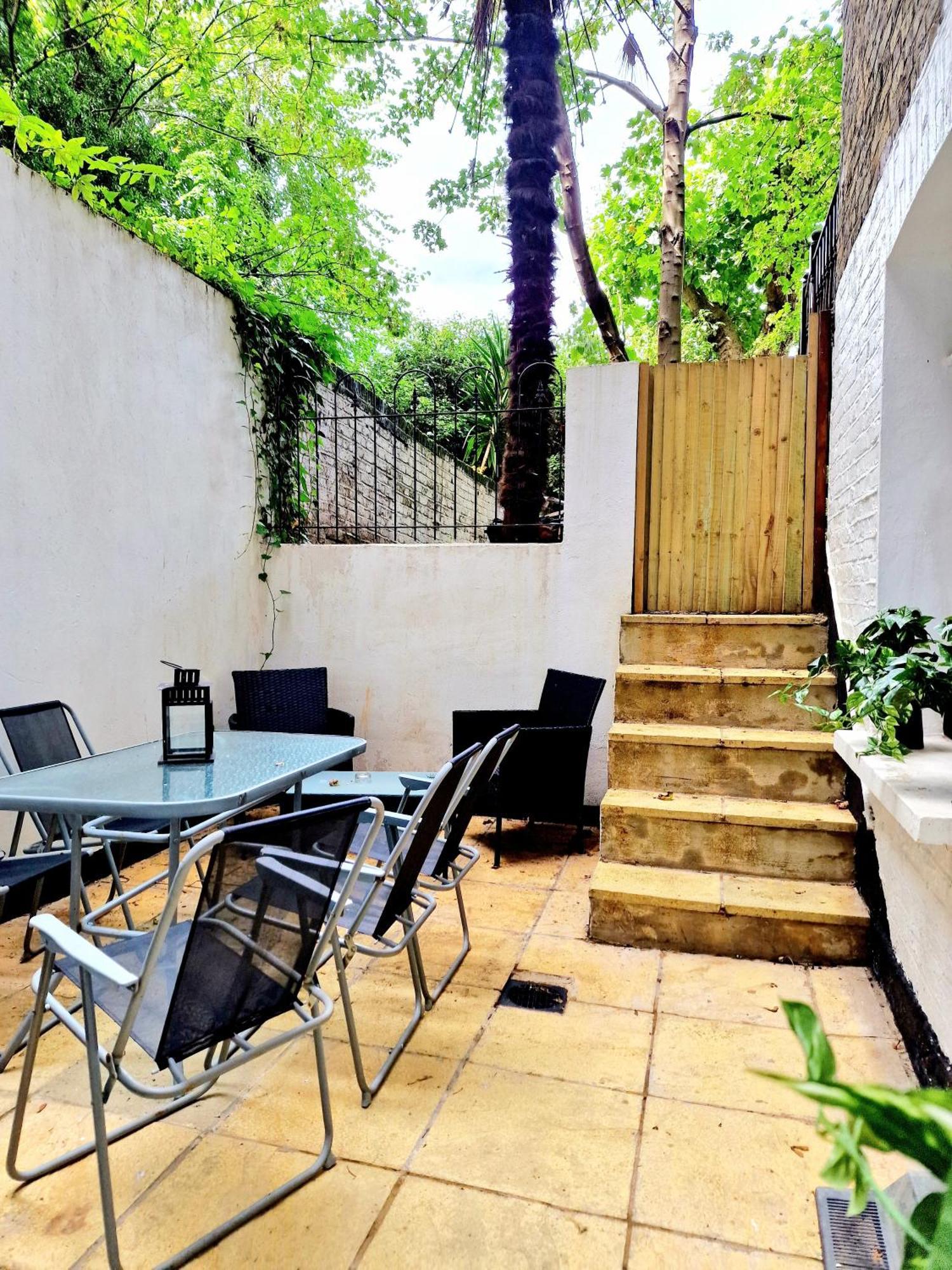 Spacious & Cosy 2 Bedroom Home Plus 2 Sofa-Beds With Private Entrance And Back Patio, 3 Min Walk To Earl'S Court Station Londres Extérieur photo