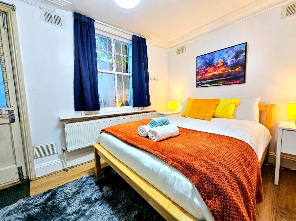 Spacious & Cosy 2 Bedroom Home Plus 2 Sofa-Beds With Private Entrance And Back Patio, 3 Min Walk To Earl'S Court Station Londres Extérieur photo