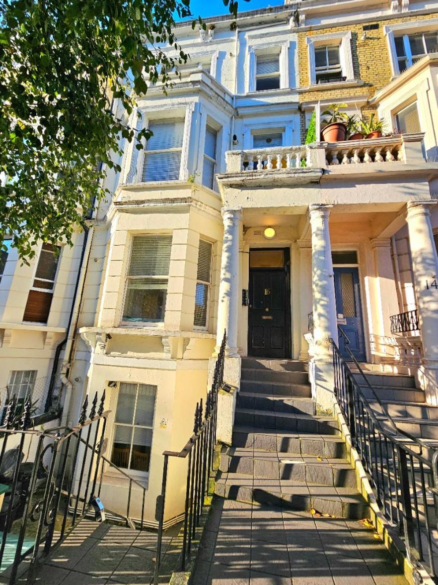Spacious & Cosy 2 Bedroom Home Plus 2 Sofa-Beds With Private Entrance And Back Patio, 3 Min Walk To Earl'S Court Station Londres Extérieur photo
