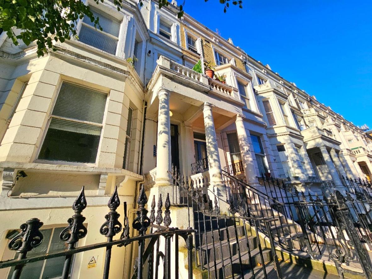 Spacious & Cosy 2 Bedroom Home Plus 2 Sofa-Beds With Private Entrance And Back Patio, 3 Min Walk To Earl'S Court Station Londres Extérieur photo
