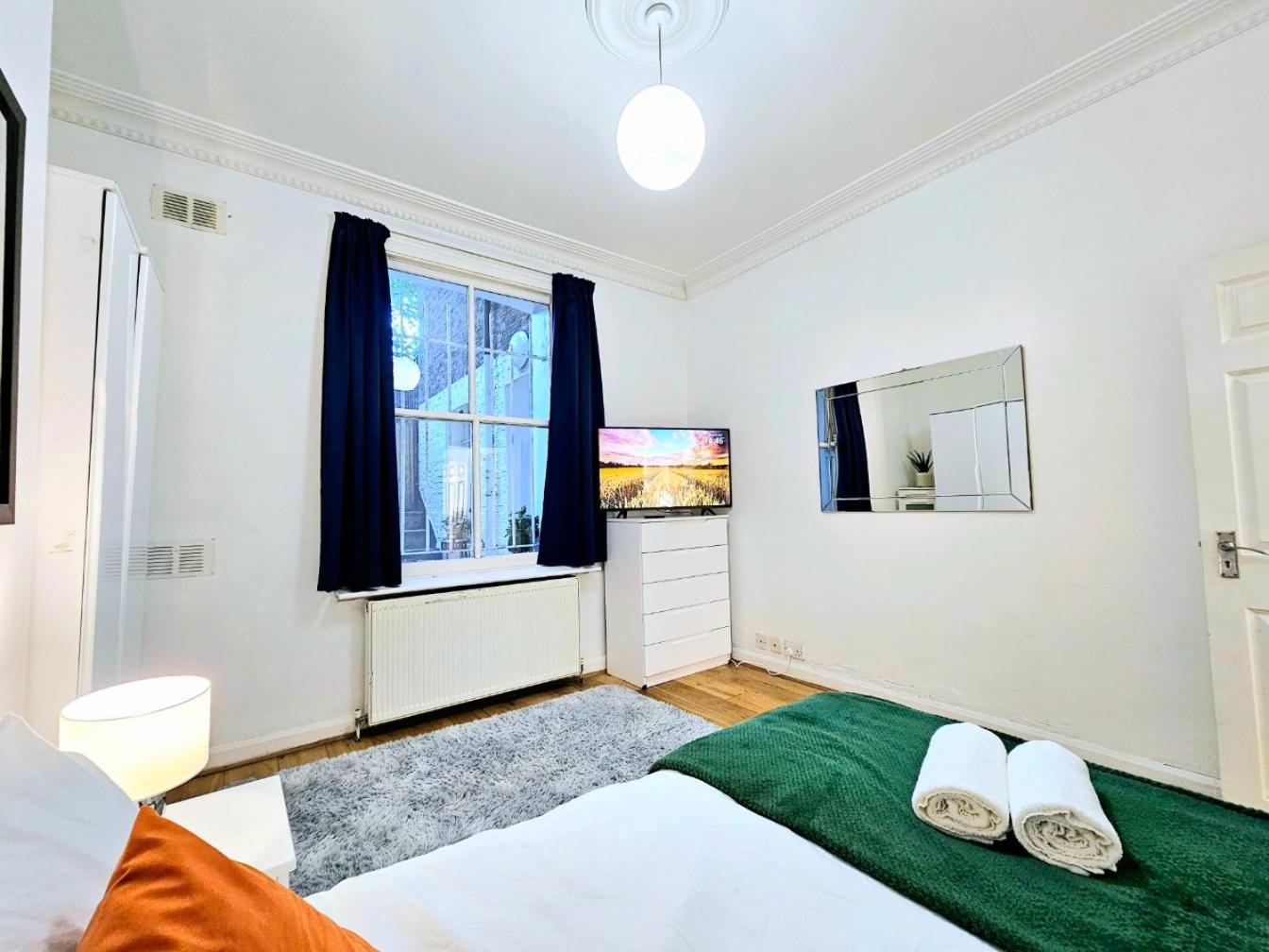 Spacious & Cosy 2 Bedroom Home Plus 2 Sofa-Beds With Private Entrance And Back Patio, 3 Min Walk To Earl'S Court Station Londres Extérieur photo