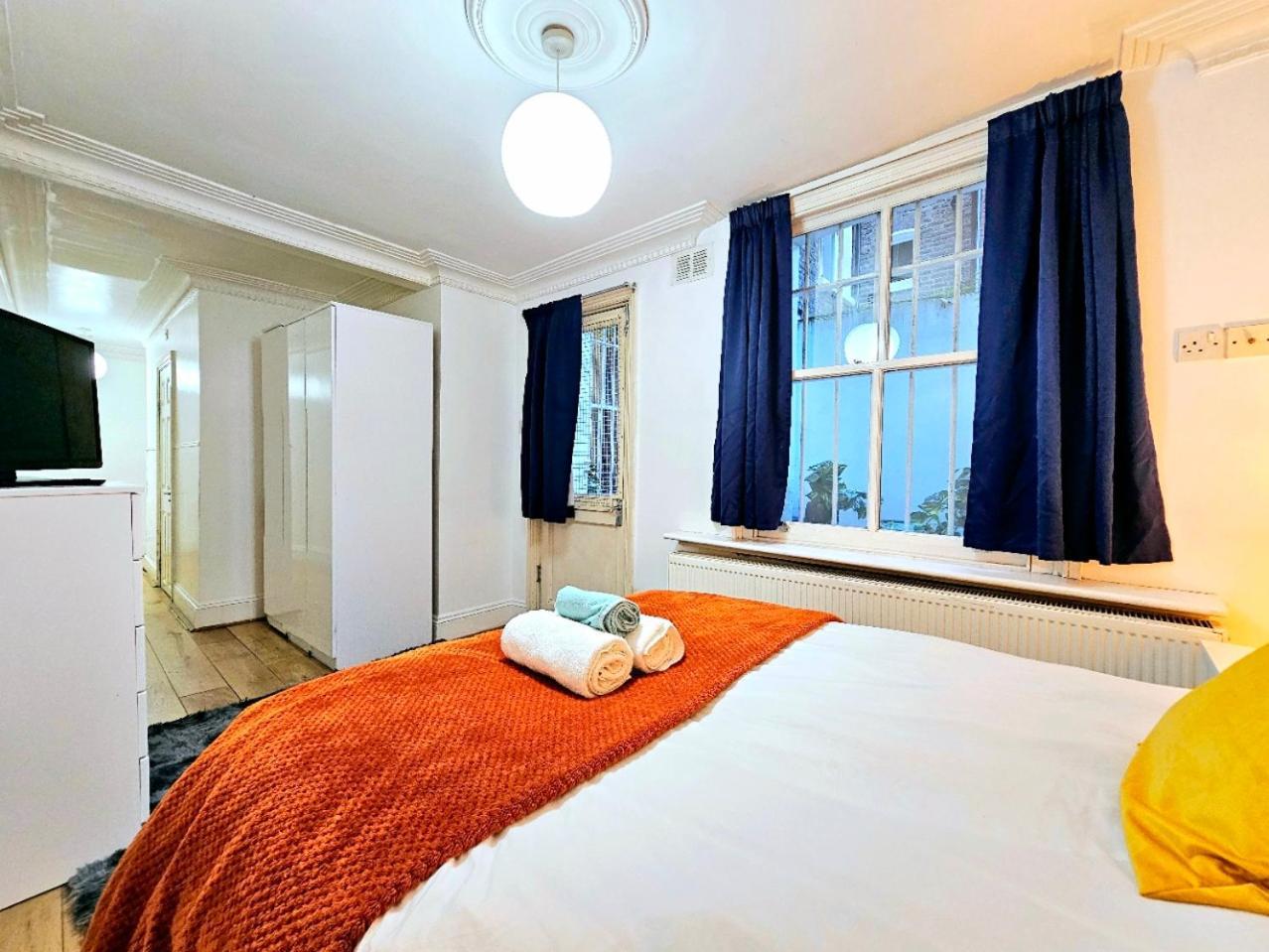 Spacious & Cosy 2 Bedroom Home Plus 2 Sofa-Beds With Private Entrance And Back Patio, 3 Min Walk To Earl'S Court Station Londres Extérieur photo