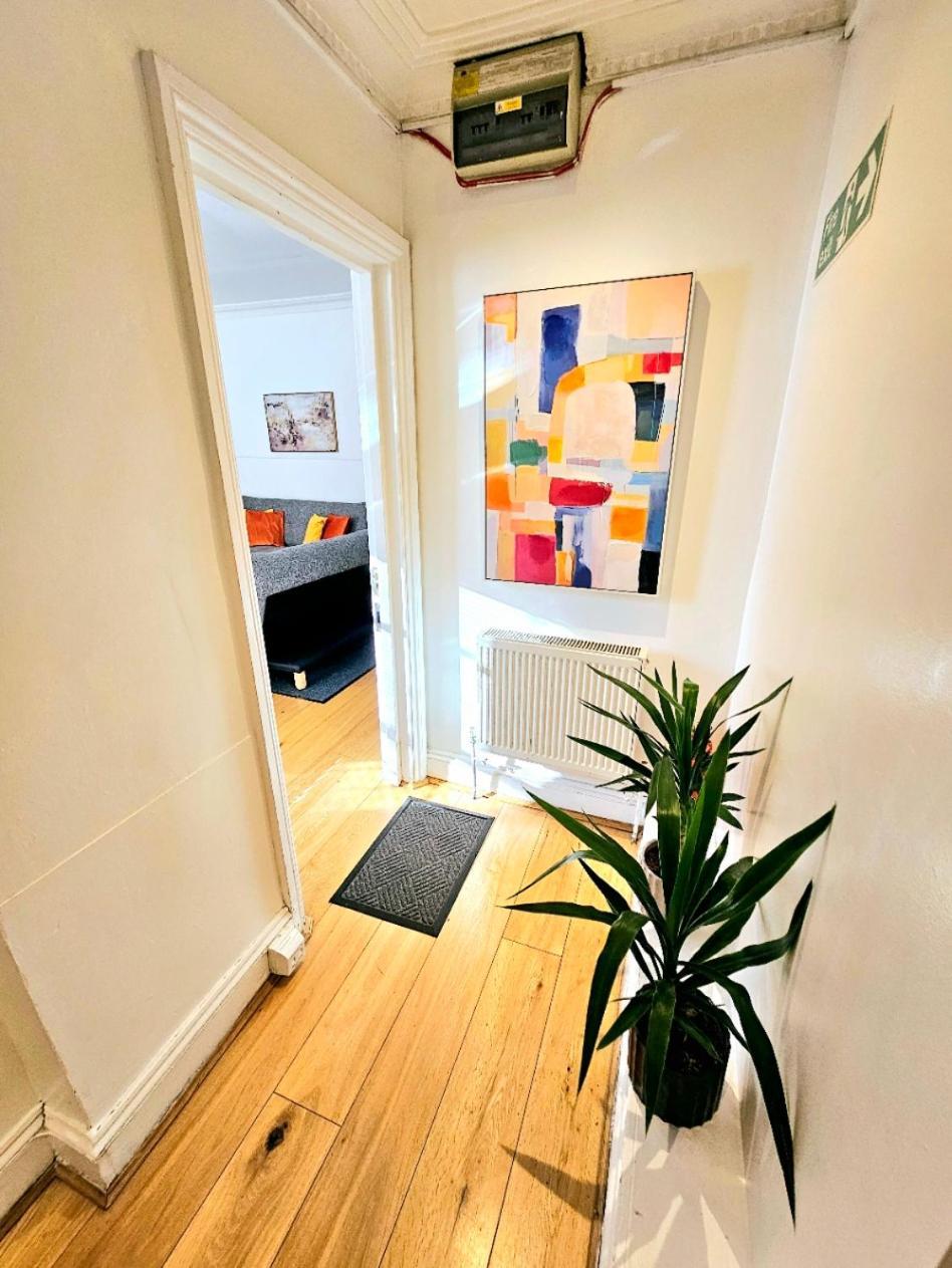 Spacious & Cosy 2 Bedroom Home Plus 2 Sofa-Beds With Private Entrance And Back Patio, 3 Min Walk To Earl'S Court Station Londres Extérieur photo